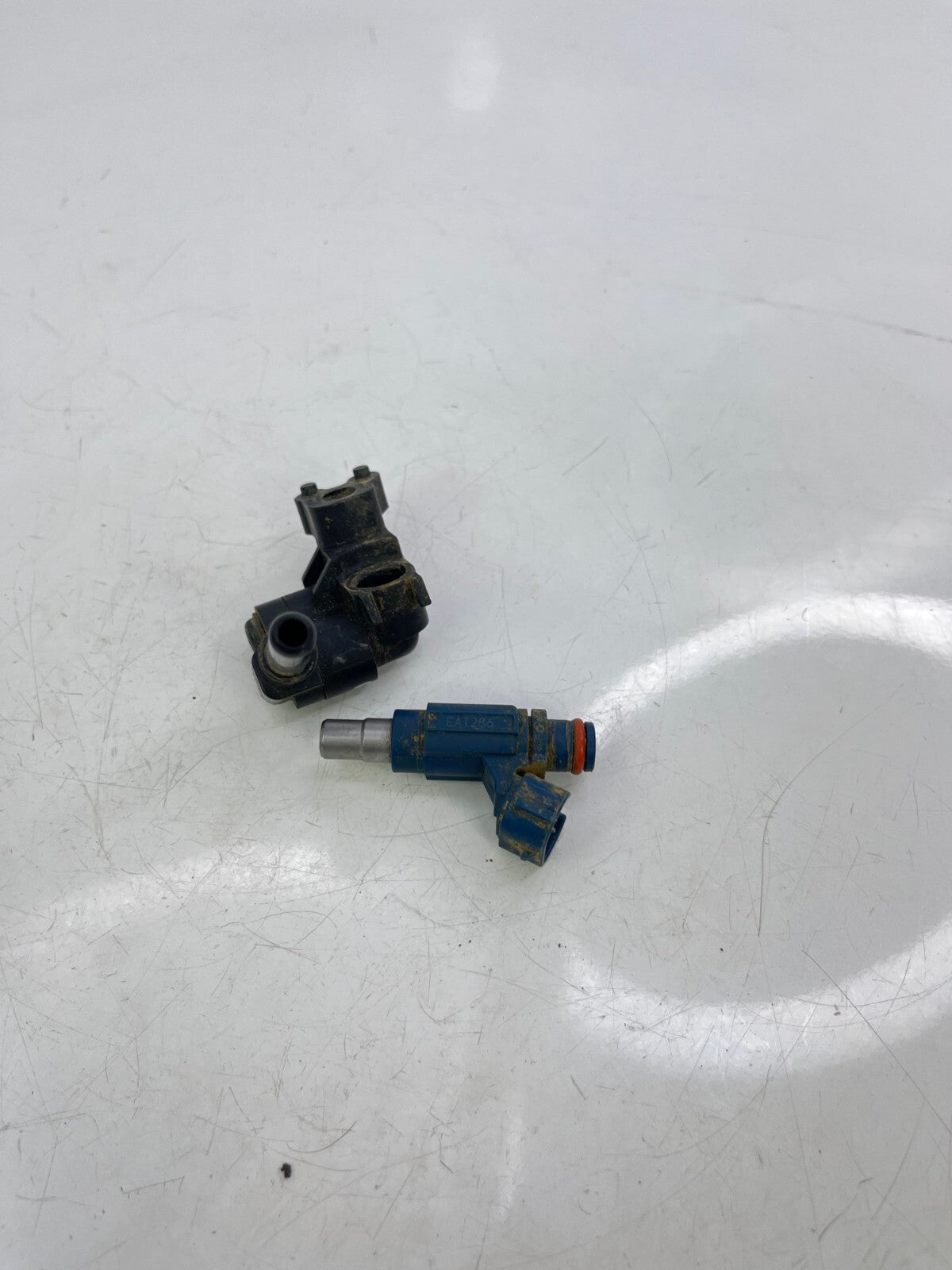 2009-2011 Kawasaki KX450 Fuel Injctor and Pickup OEM #1