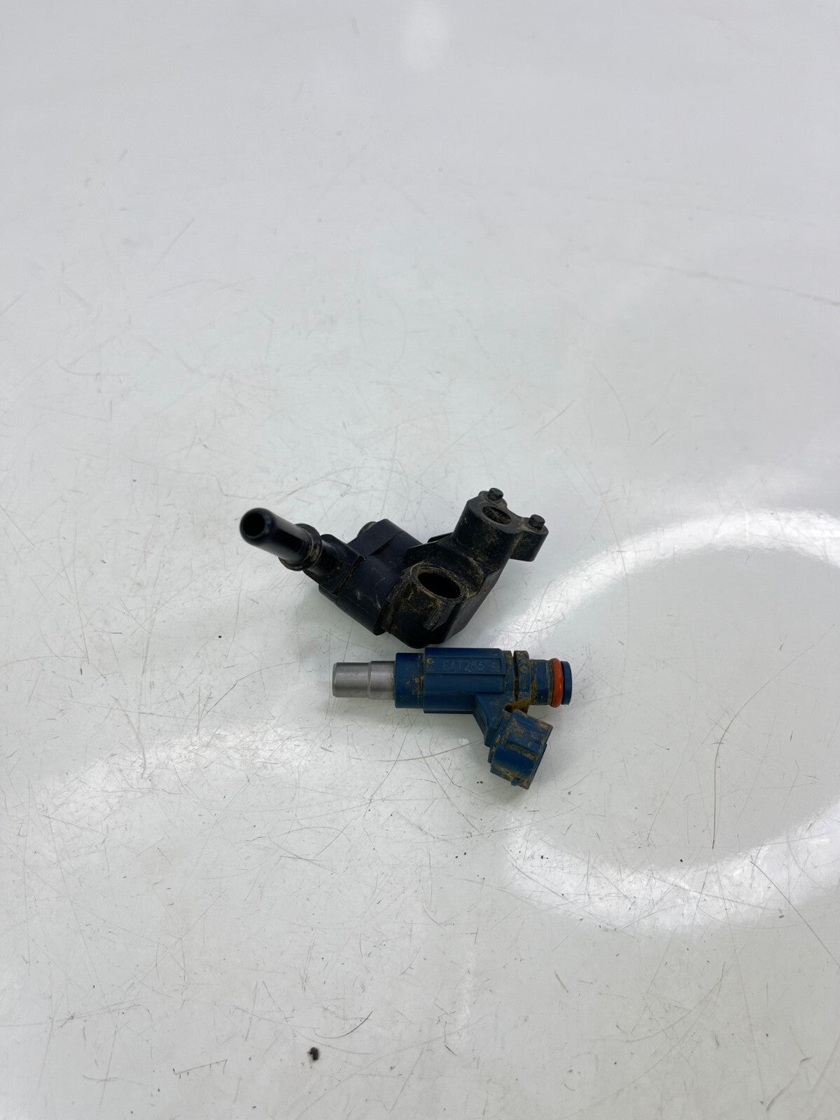 2009-2011 Kawasaki KX450 Fuel Injctor and Pickup OEM #1