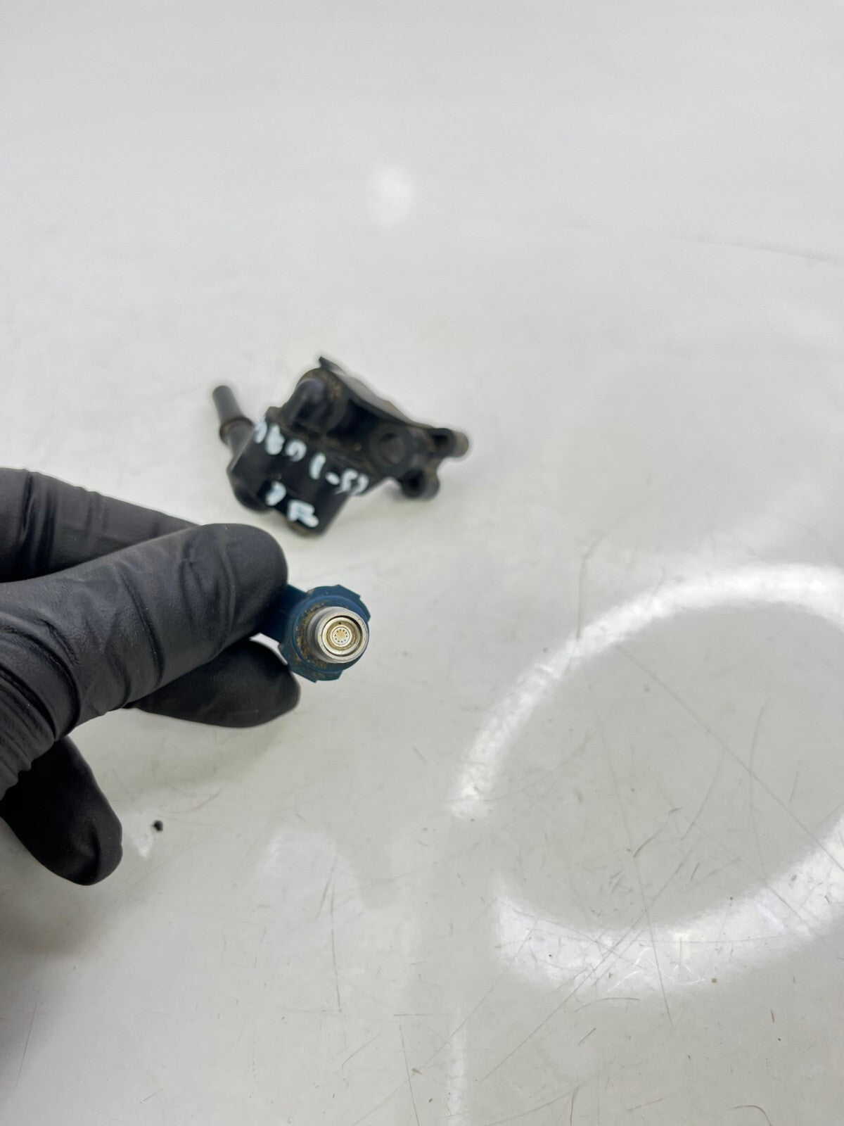 2009-2011 Kawasaki KX450 Fuel Injctor and Pickup OEM #1