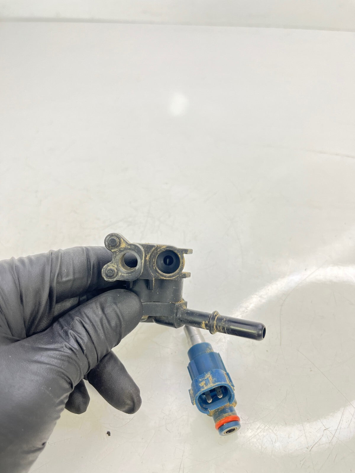 2009-2011 Kawasaki KX450 Fuel Injctor and Pickup OEM #1