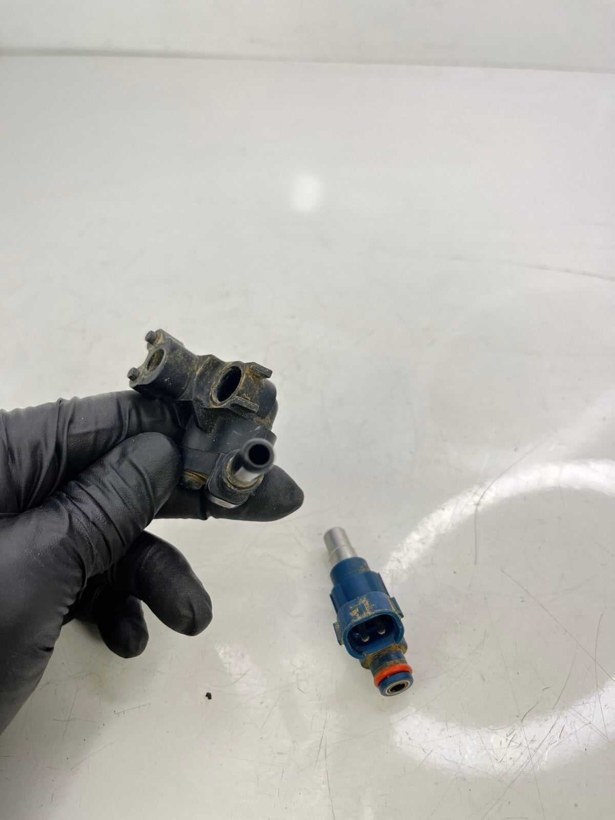 2009-2011 Kawasaki KX450 Fuel Injctor and Pickup OEM #1